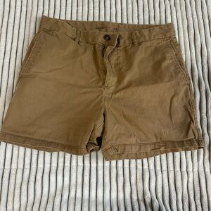 Old Navy Men's Brown Flat Front Shorts 34’ waist 5’ inseam khaki
